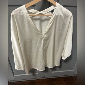 Beautiful Banana republic silky ivory blouse!!